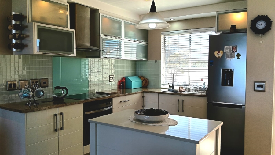 To Let 2 Bedroom Property for Rent in Westcliff Western Cape